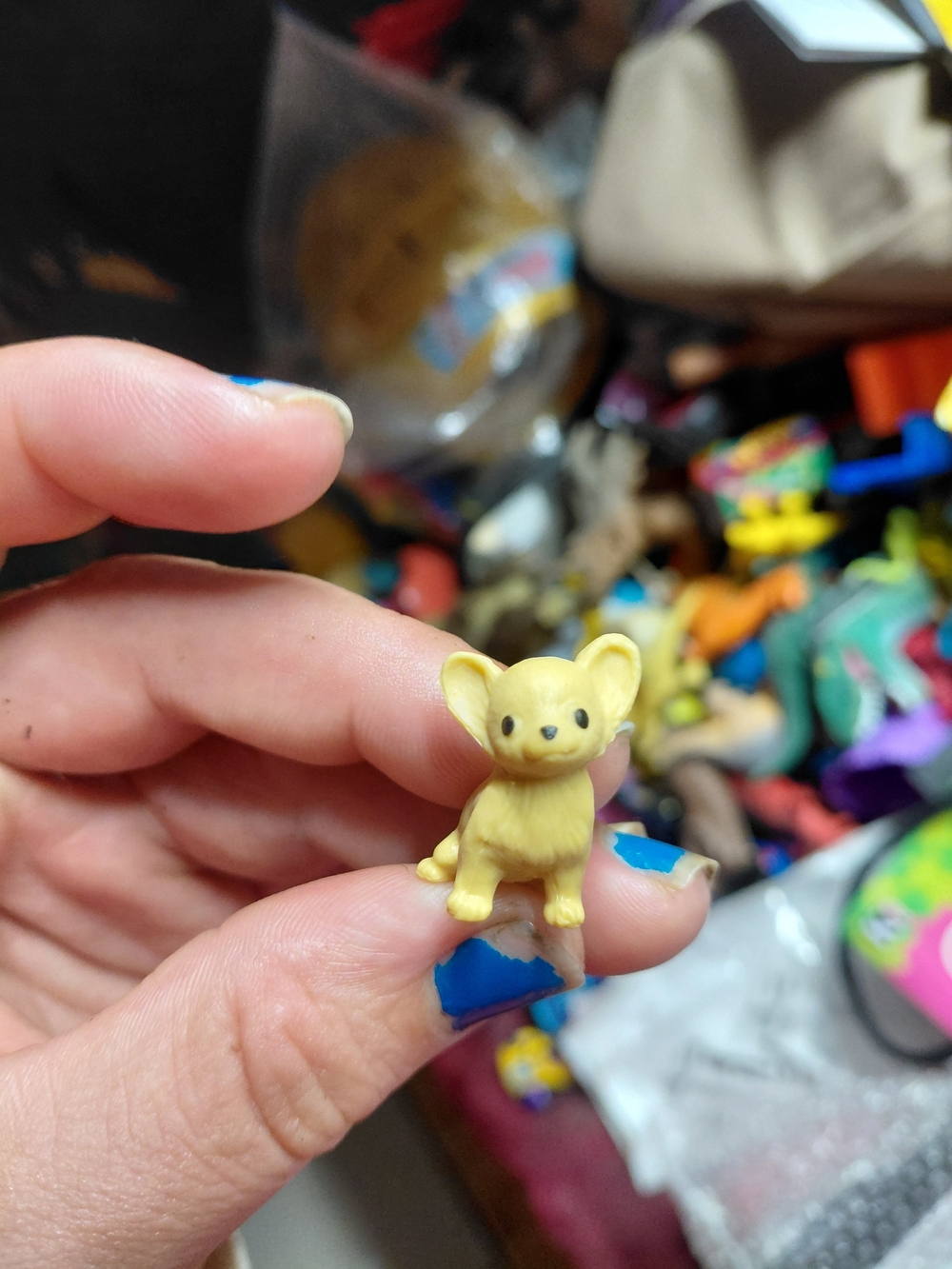 Pocket paws miniature toy plastic figurine happy chiwawa- rare